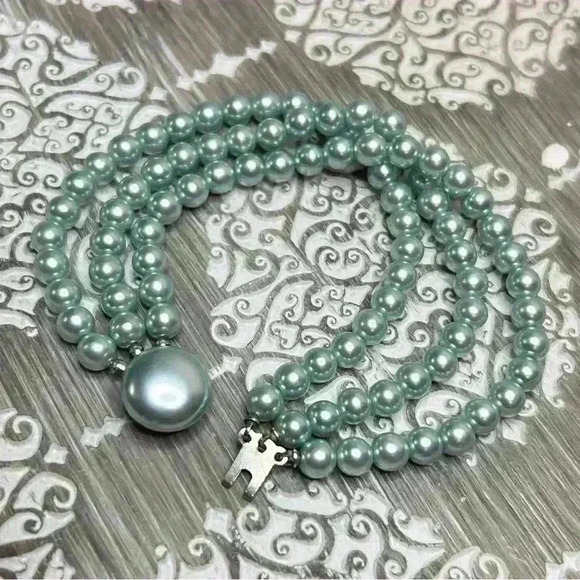 Vintage Light Blue Faux Pearl Three Strand Bracelet - Picture 2 of 2